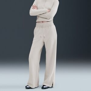 Nike Sportswear Phoenix Plush High-Waisted Wide-Leg Cosy Fleece Trousers